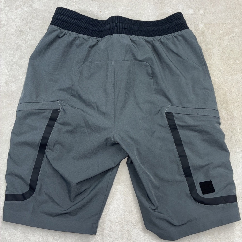 Under Armor Fitted Headgear Gray Shorts Size Med - Picture 5 of 5